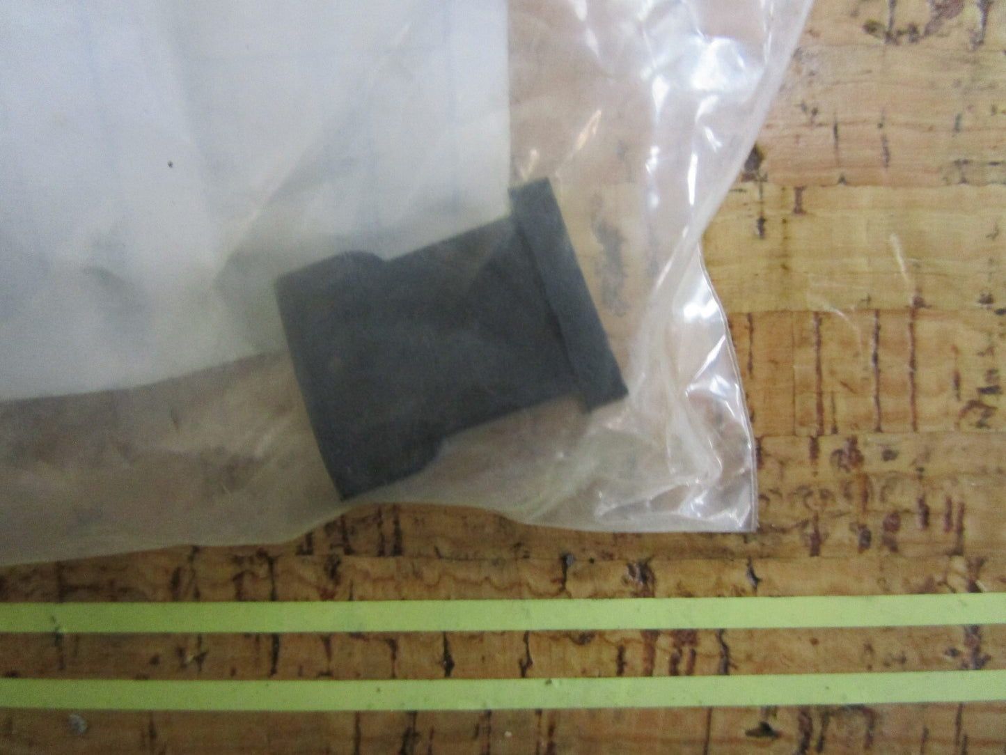 *NEW OEM* 0810 OMC Johnson Evinrude Grommet 353319 0353319