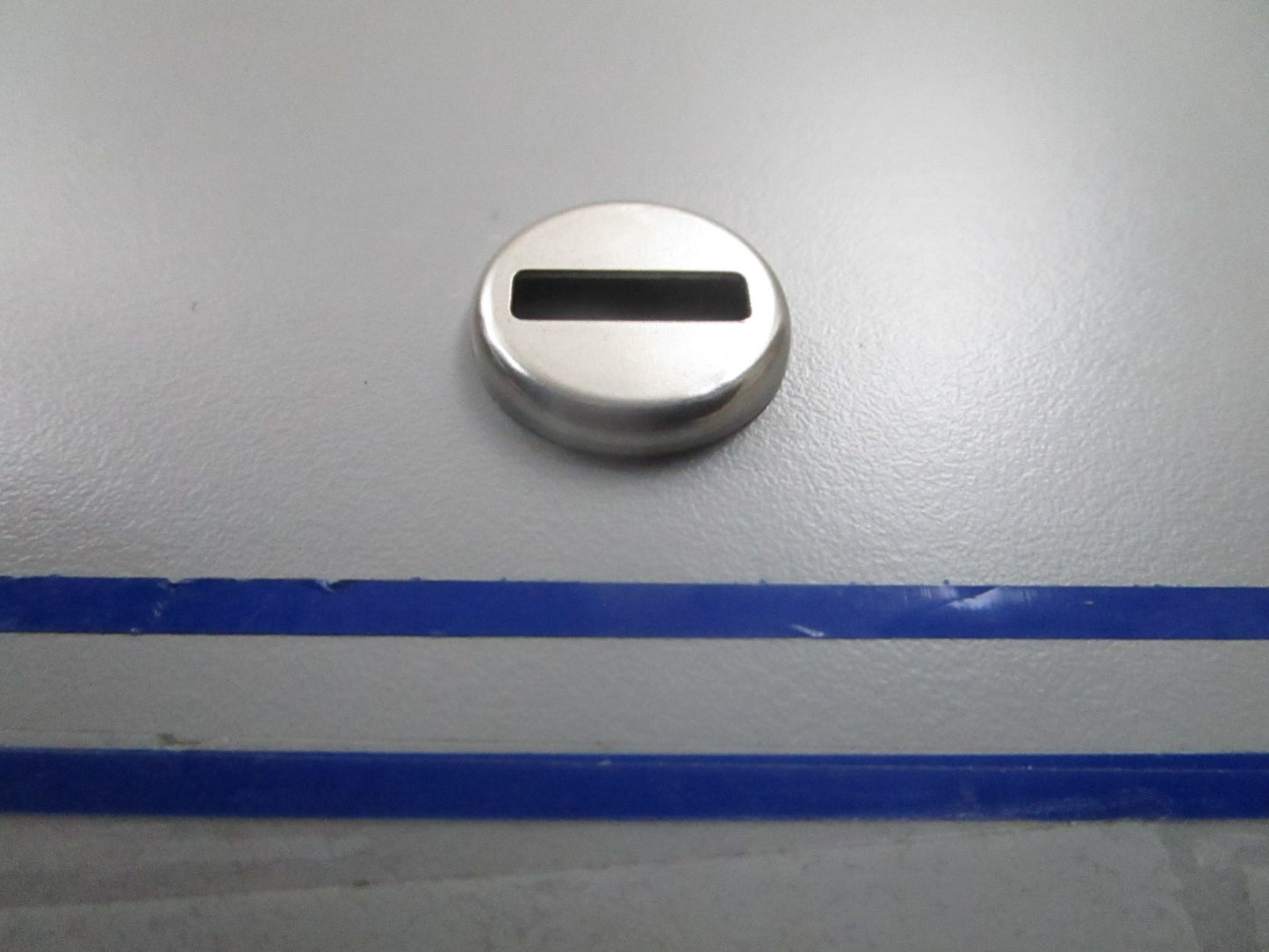 *NEW OEM* 0810 OMC Johnson Evinrude Spring Retainer 325586 0325586