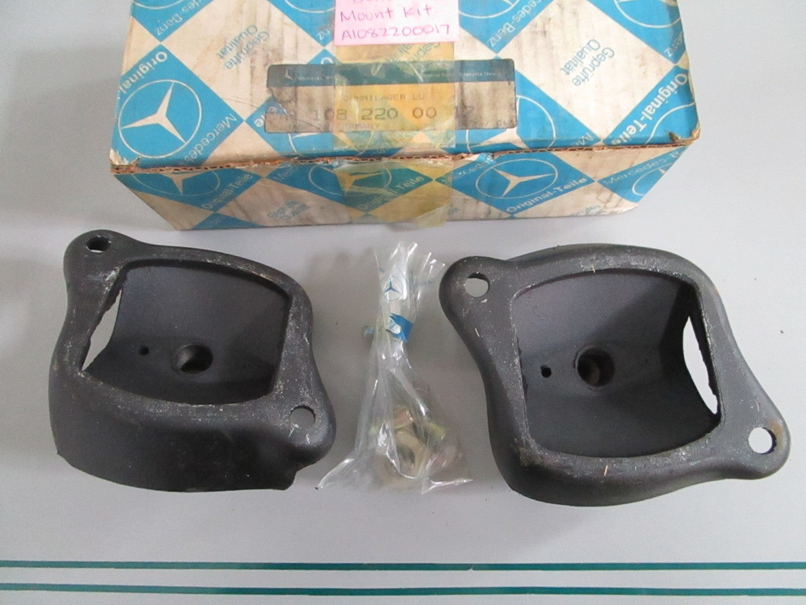 NEW OEM A1082200017 Mercedes-Benz Mount Kit 0820