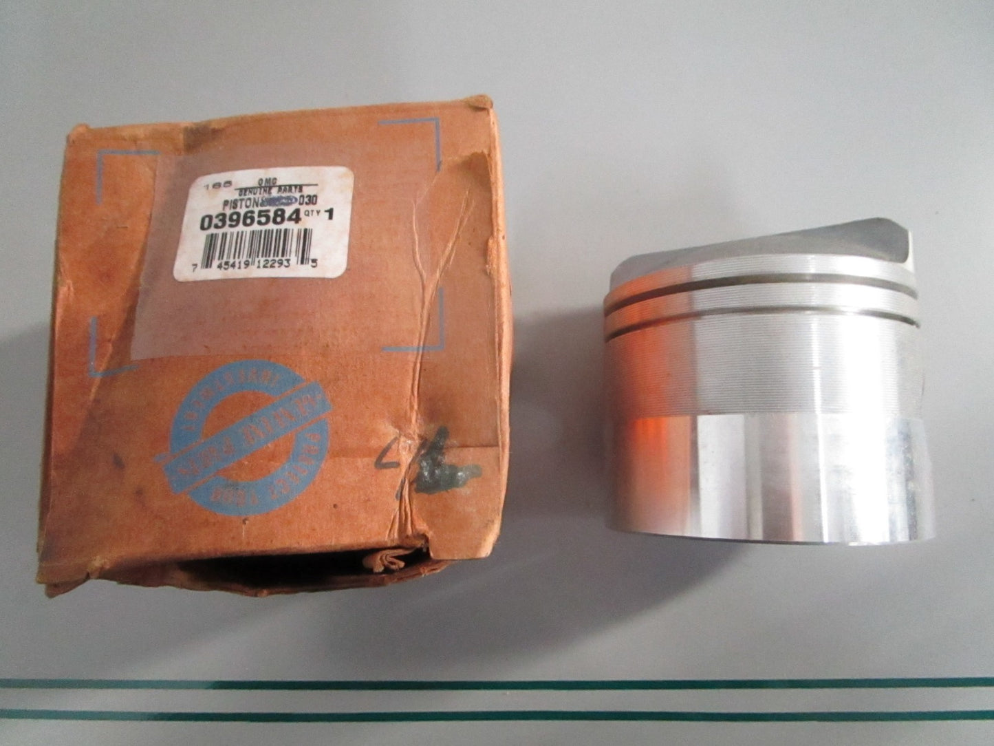 NEW OEM 396584 0396584 OMC Johnson Evinrude .030 Piston 0820