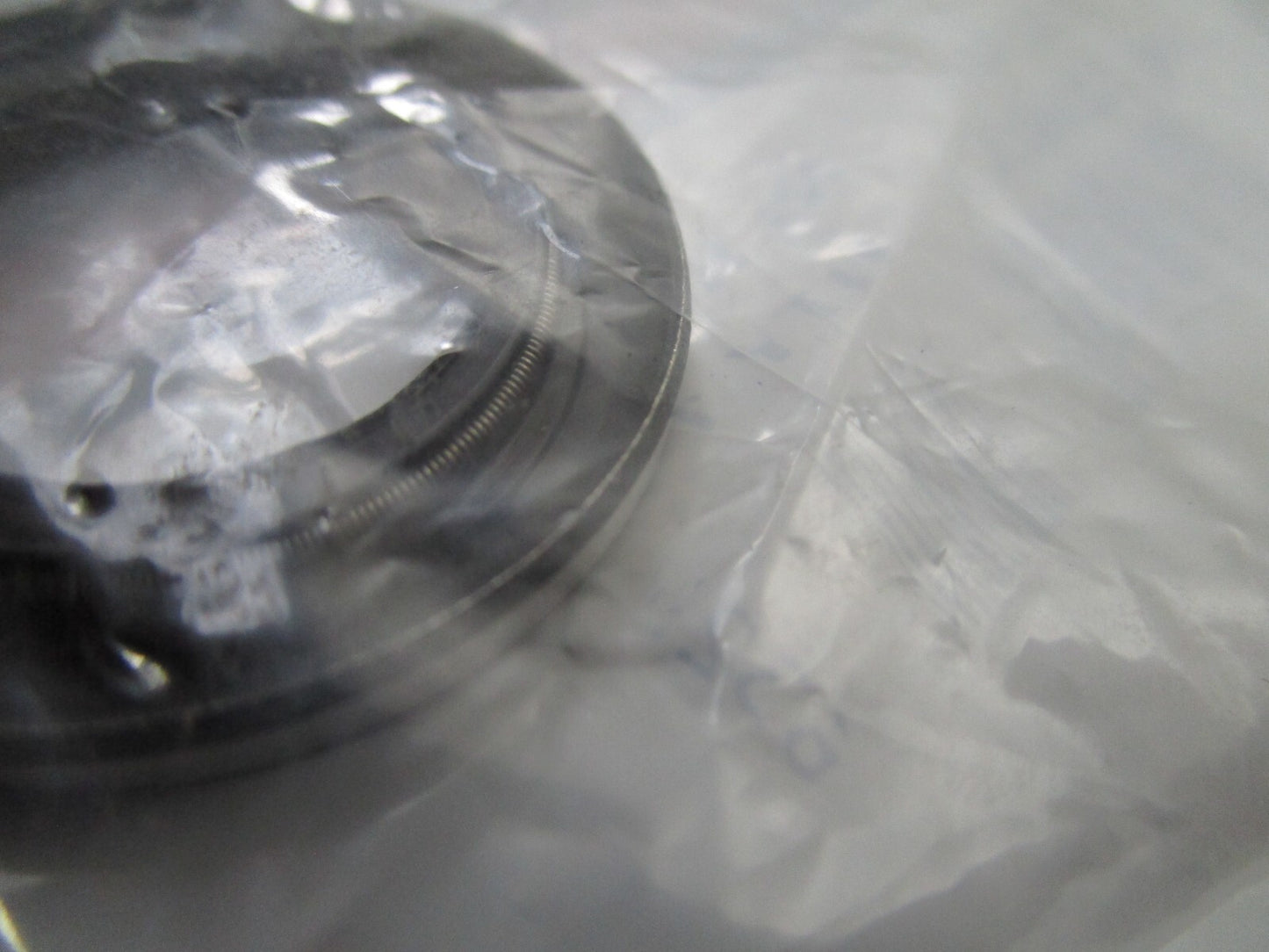 *NEW OEM* 0810 OMC Johnson Evinrude Oil Retainer 329923 0329923