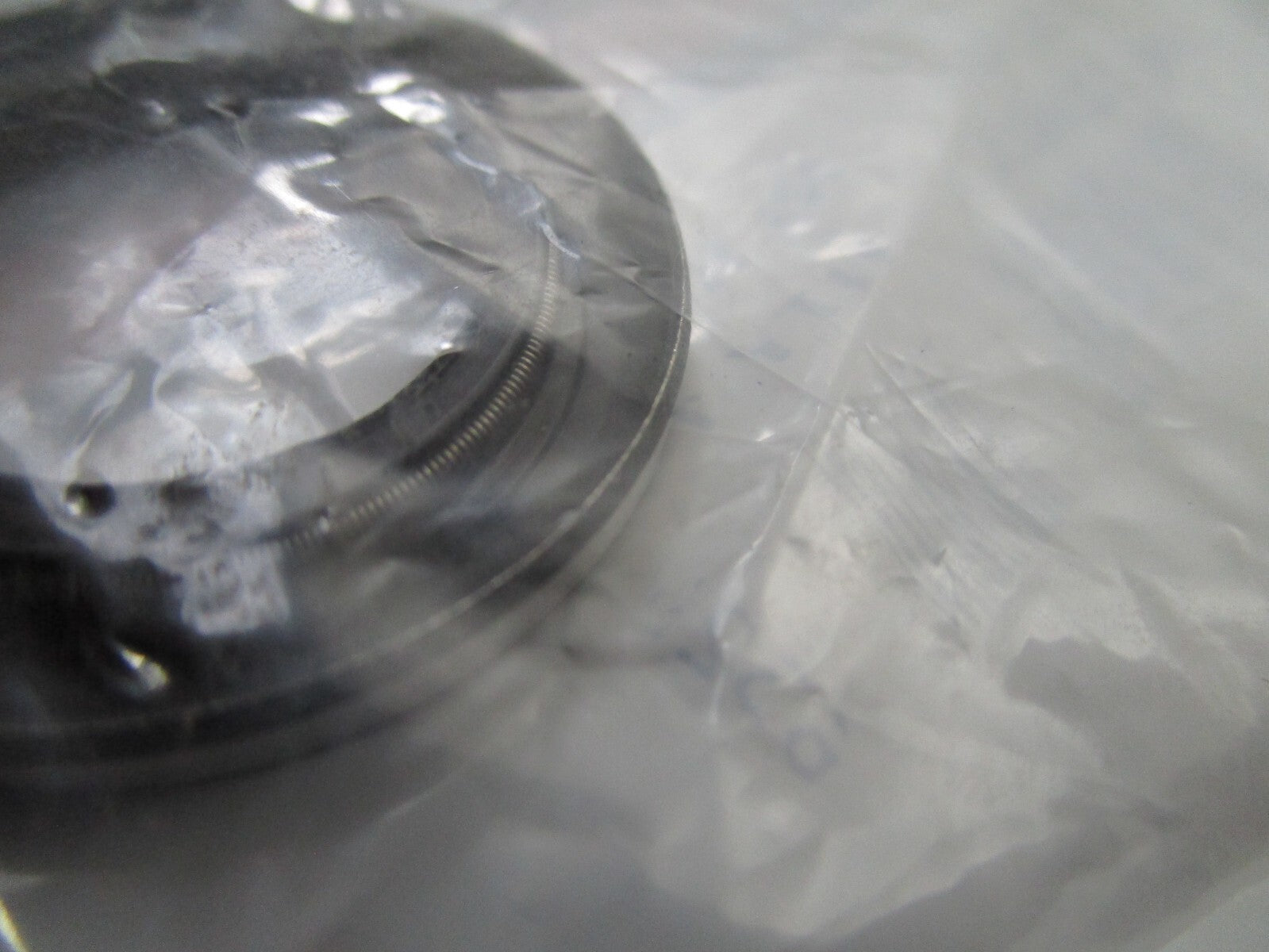 *NEW OEM* 0810 OMC Johnson Evinrude Oil Retainer 329923 0329923