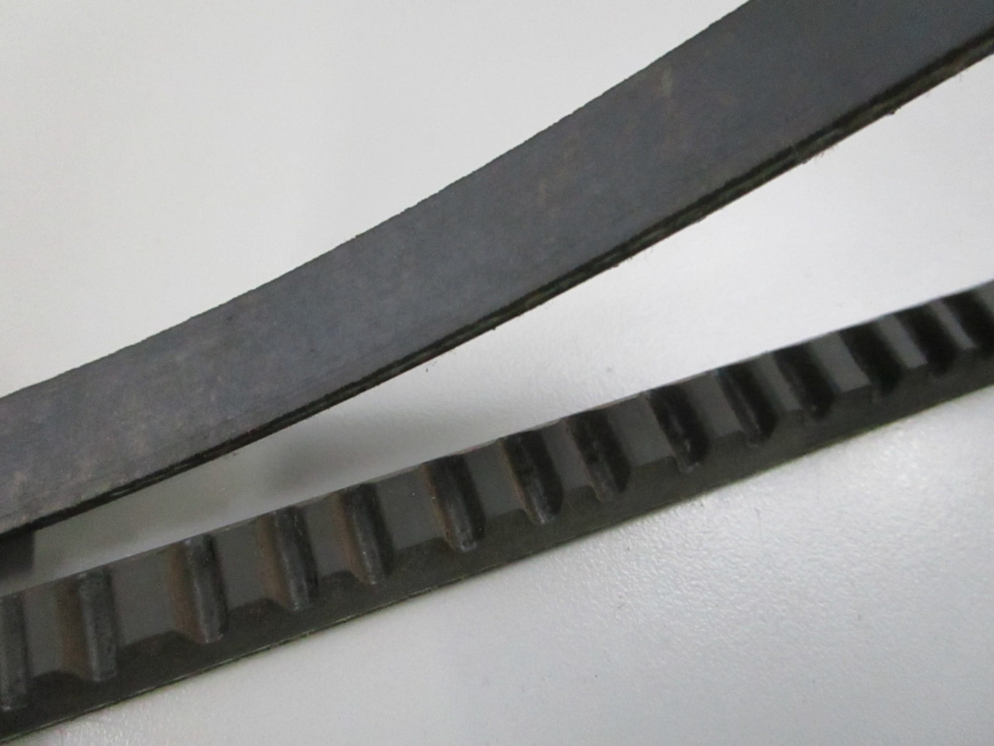 Gates NEW XL V-Belt 9350 35" Notched 0810