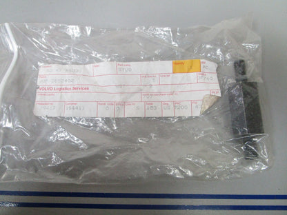 *NEW OEM* 0810 Volvo Penta Stud 3853402