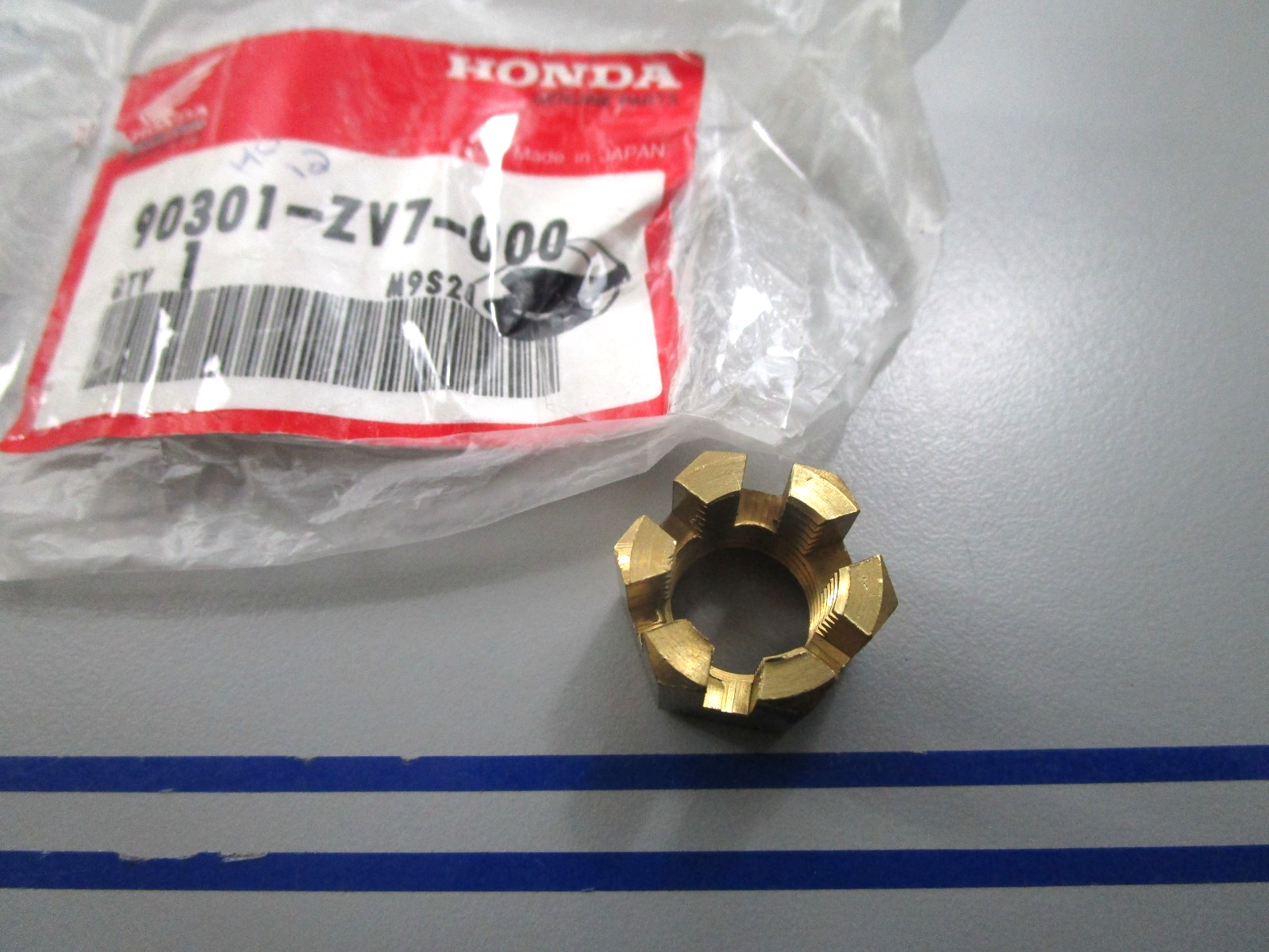 *NEW OEM* 0810 Honda Castle Nut 90301-ZV7-000