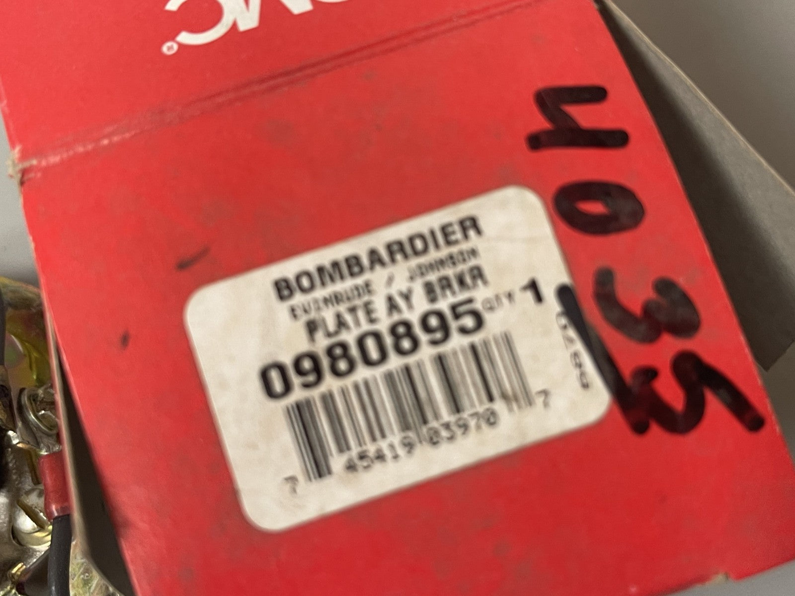 NEW OEM 0980895 980895 Johnson Evinrude Breaker Plate Assembly 0670