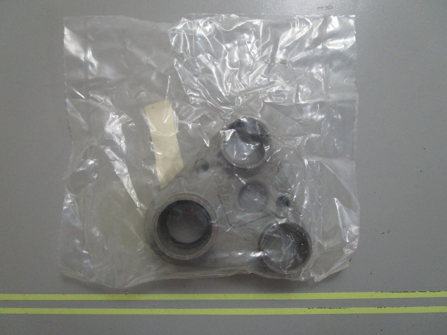 *NEW OEM* 0810 OMC Johnson Evinrude Impeller Housing 383879 0383879