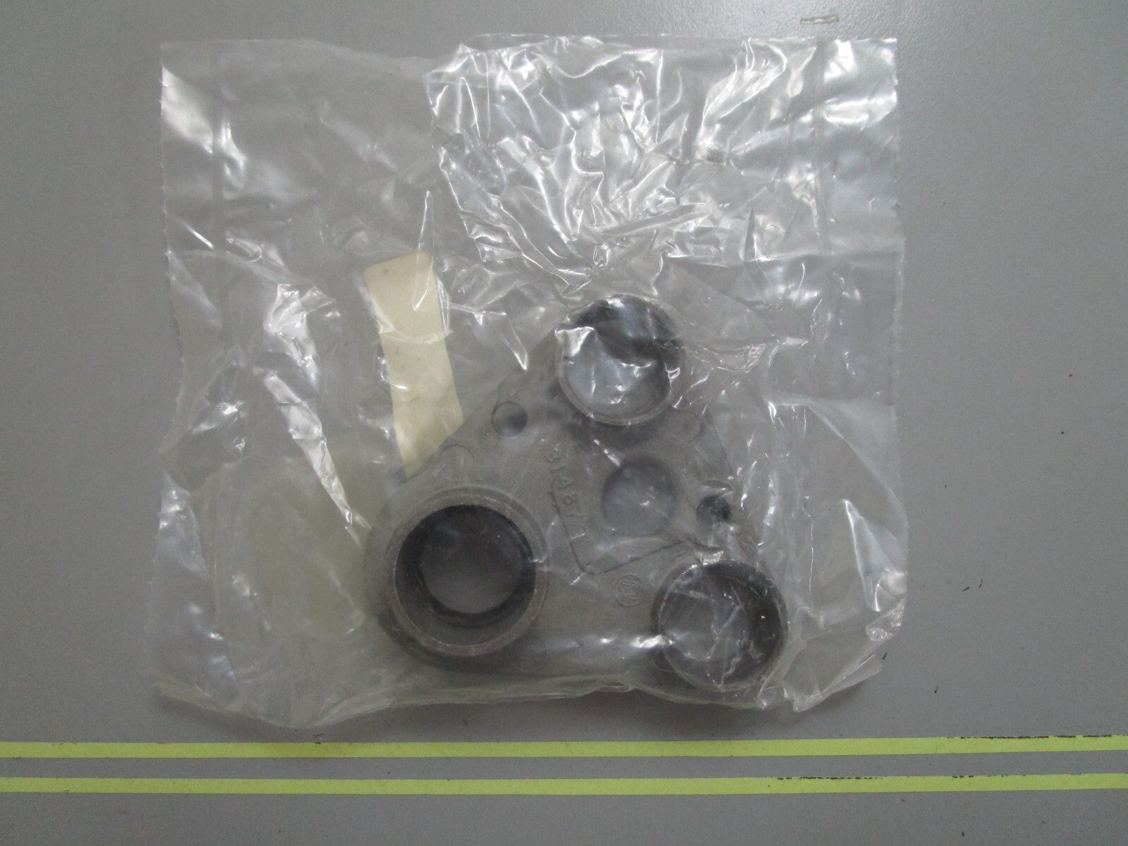 *NEW OEM* 0810 OMC Johnson Evinrude Impeller Housing 383879 0383879