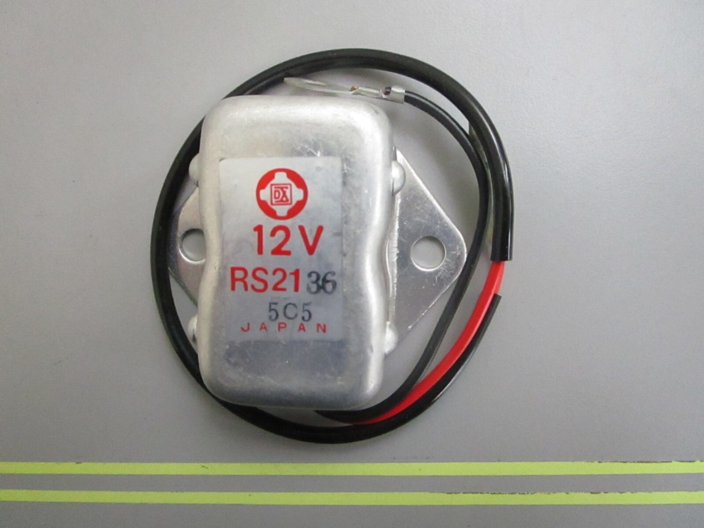 *NEW OEM* 0820 Suzuki Voltage Regulator 32500-95722