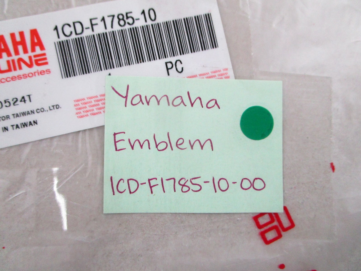 NEW OEM 1CD-F1785-10-00 Yamaha Emblem 0810