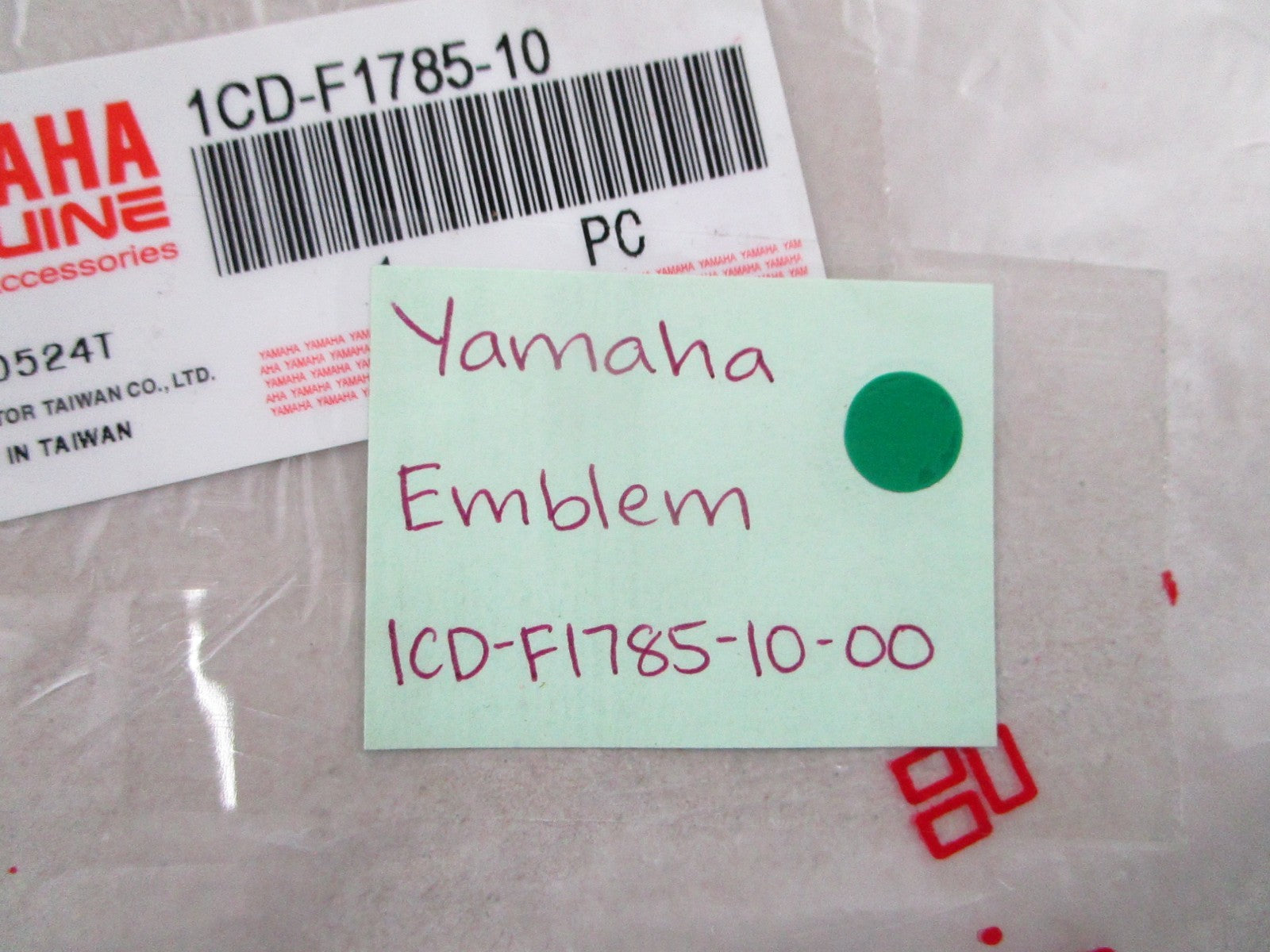 NEW OEM 1CD-F1785-10-00 Yamaha Emblem 0810
