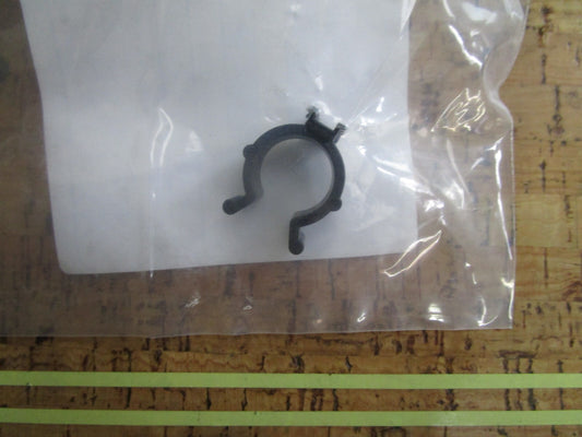 *NEW OEM* 0810 OMC Johnson Evinrude Clip 3011450