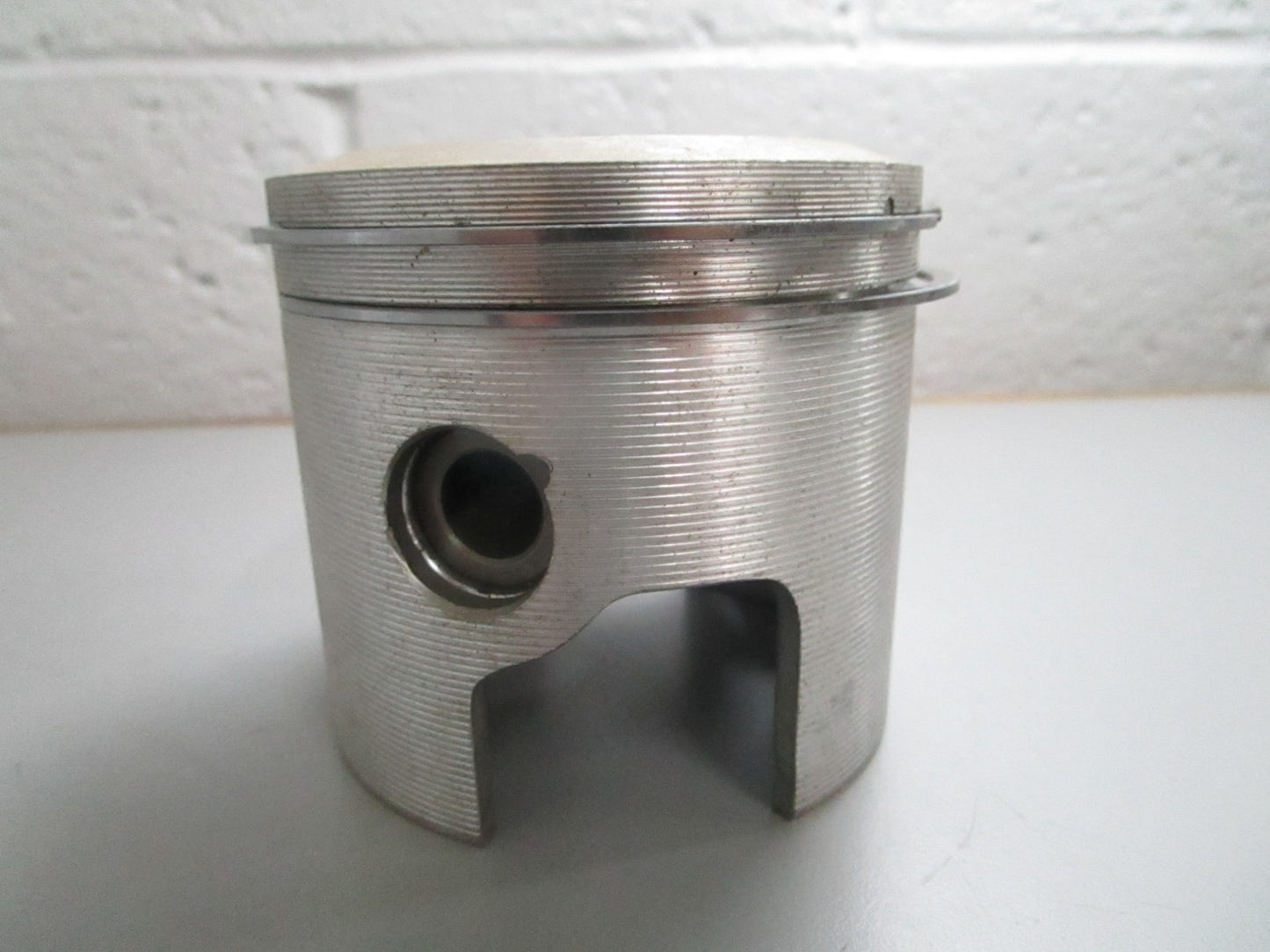 *NEW* 0820 Wiseco Port Piston Assy 3025P2 For: OMC