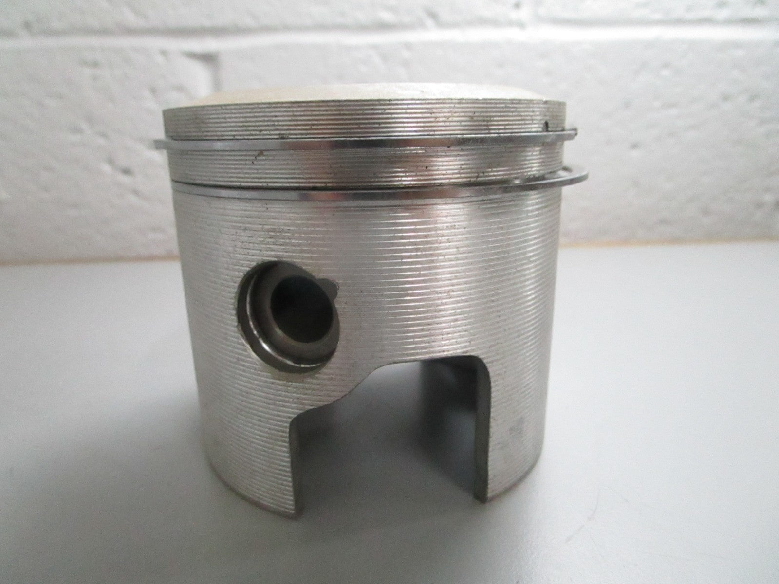 *NEW* 0820 Wiseco Port Piston Assy 3025P2 For: OMC