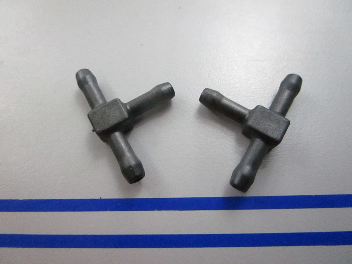 NEW OEM (LOT OF 2) 313537 0313537 OMC Johnson Evinrude Tee Fitting 0810