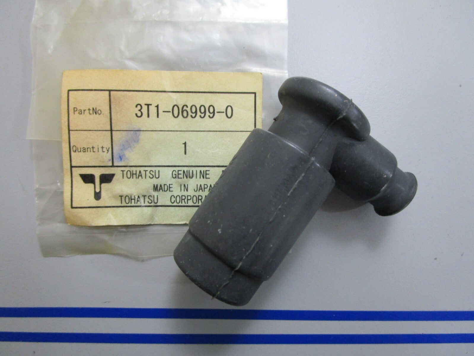 *NEW OEM* 0810 Tohatsu Plug Cap 3T1-06999-0 3T1069990