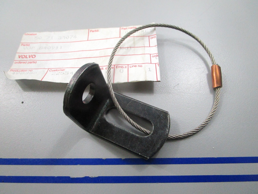 *NEW OEM* 0810 Volvo Penta Bracket & Cable 840911