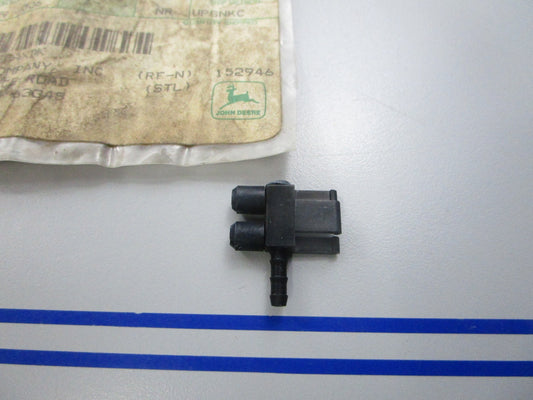 NEW OEM AT159010 John Deere Nozzle 0810