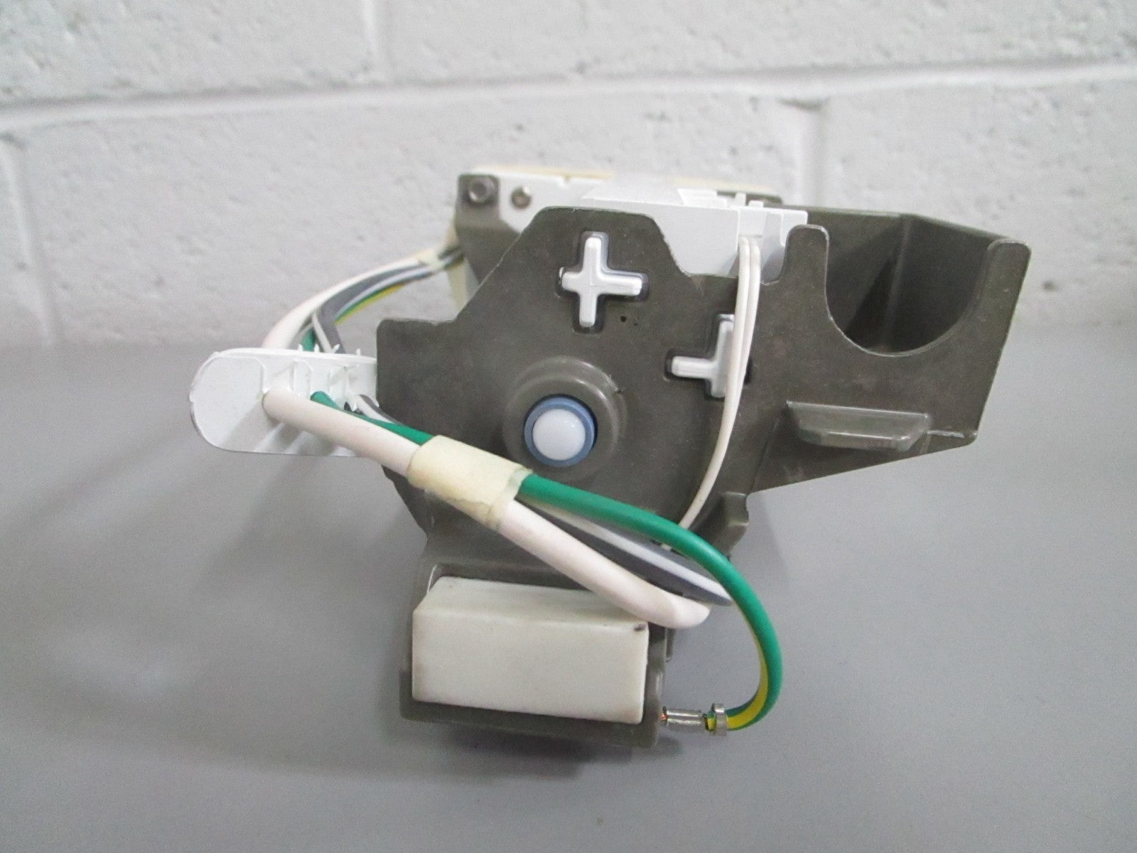 Whirlpool NEW OEM Refrigerator Ice Maker Assembly W11294907 NOS Genuine 0820