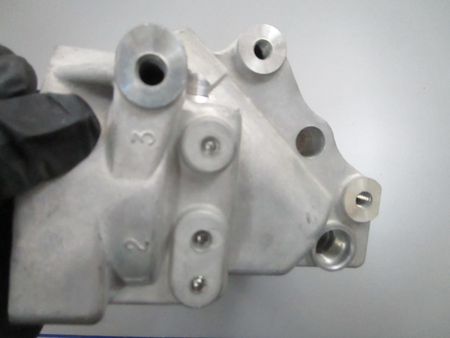 *NEW OEM* 0720 OMC Johnson Evinrude 1982- 1986 Trim Tilt Manifold 391099 0391099