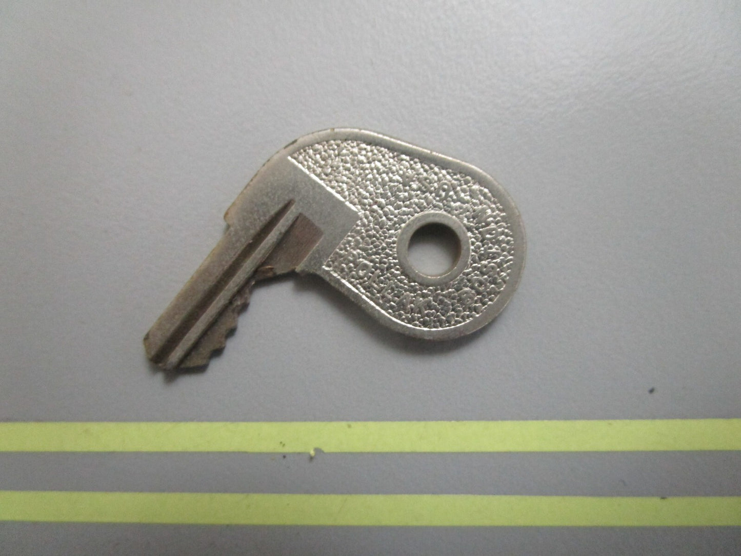 *NEW OEM* 0810 OMC Johnson Evinrude Ignition Key 73-32 501796 0501796