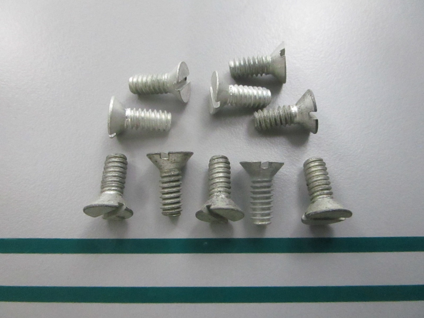 NEW OEM (LOT OF 10) 302104 0302104 OMC Johnson Evinrude Screw 0810