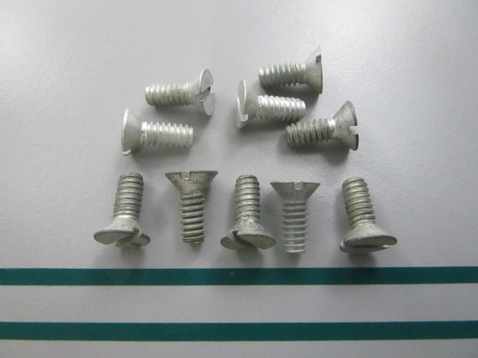 NEW OEM (LOT OF 10) 302104 0302104 OMC Johnson Evinrude Screw 0810