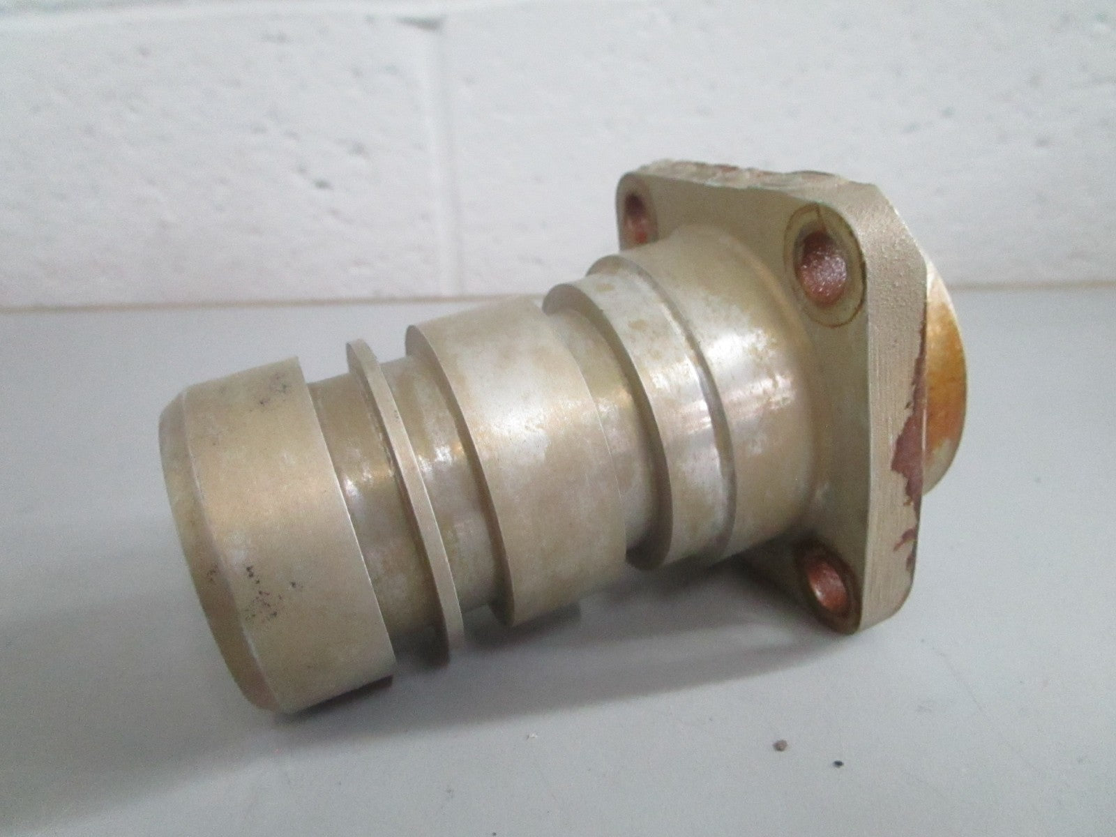 NEW OEM 984977 0984977 OMC Johnson Evinrude Bearing Housing 0820