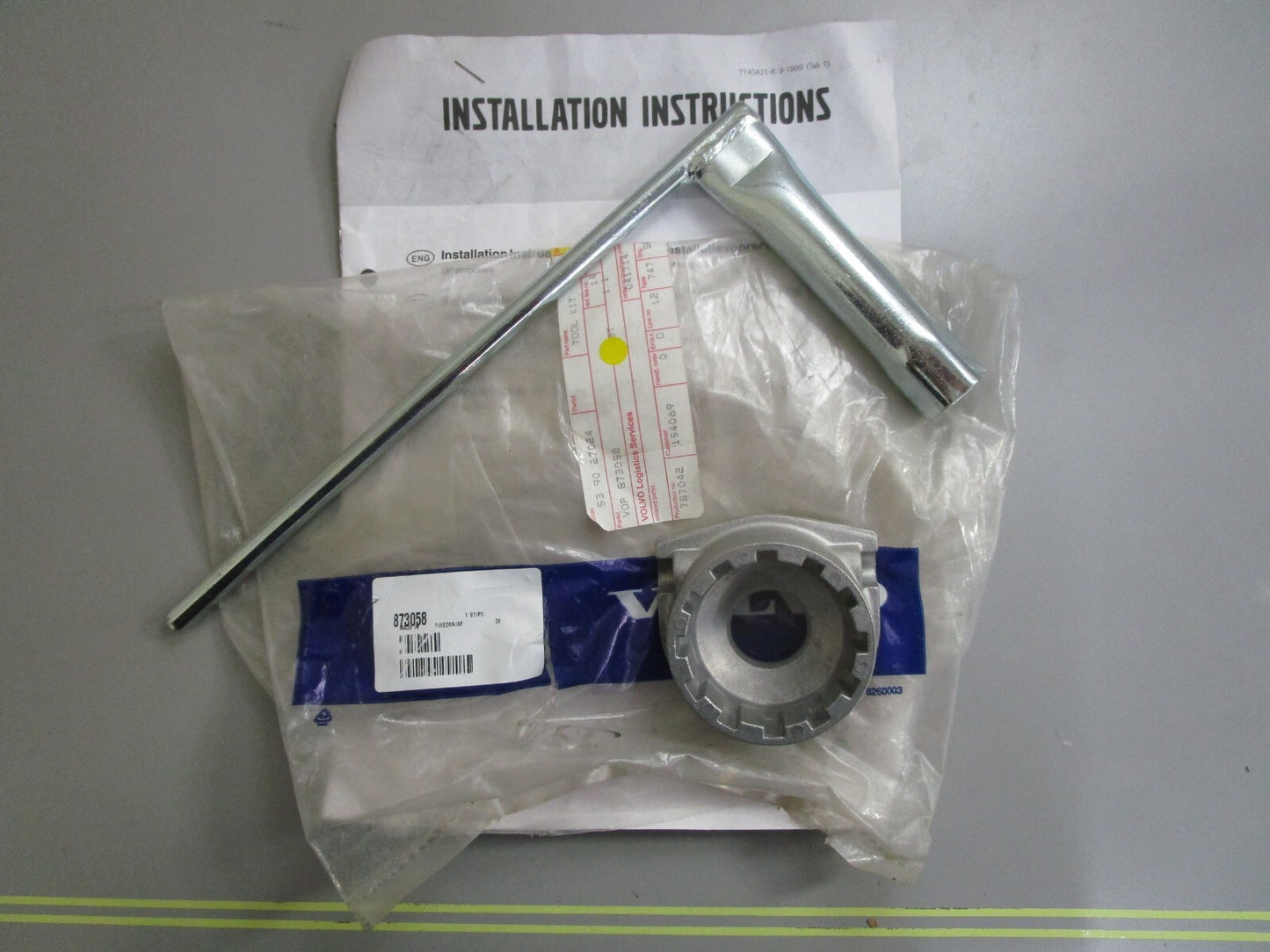 *NEW OEM* 0820 Volvo Penta Tool Kit 873058