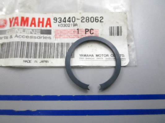 NEW OEM 93440-28062-00 Yamaha Circlip 0810