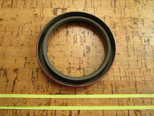 *NEW OEM*  0810 GM Oil Seal 10191640
