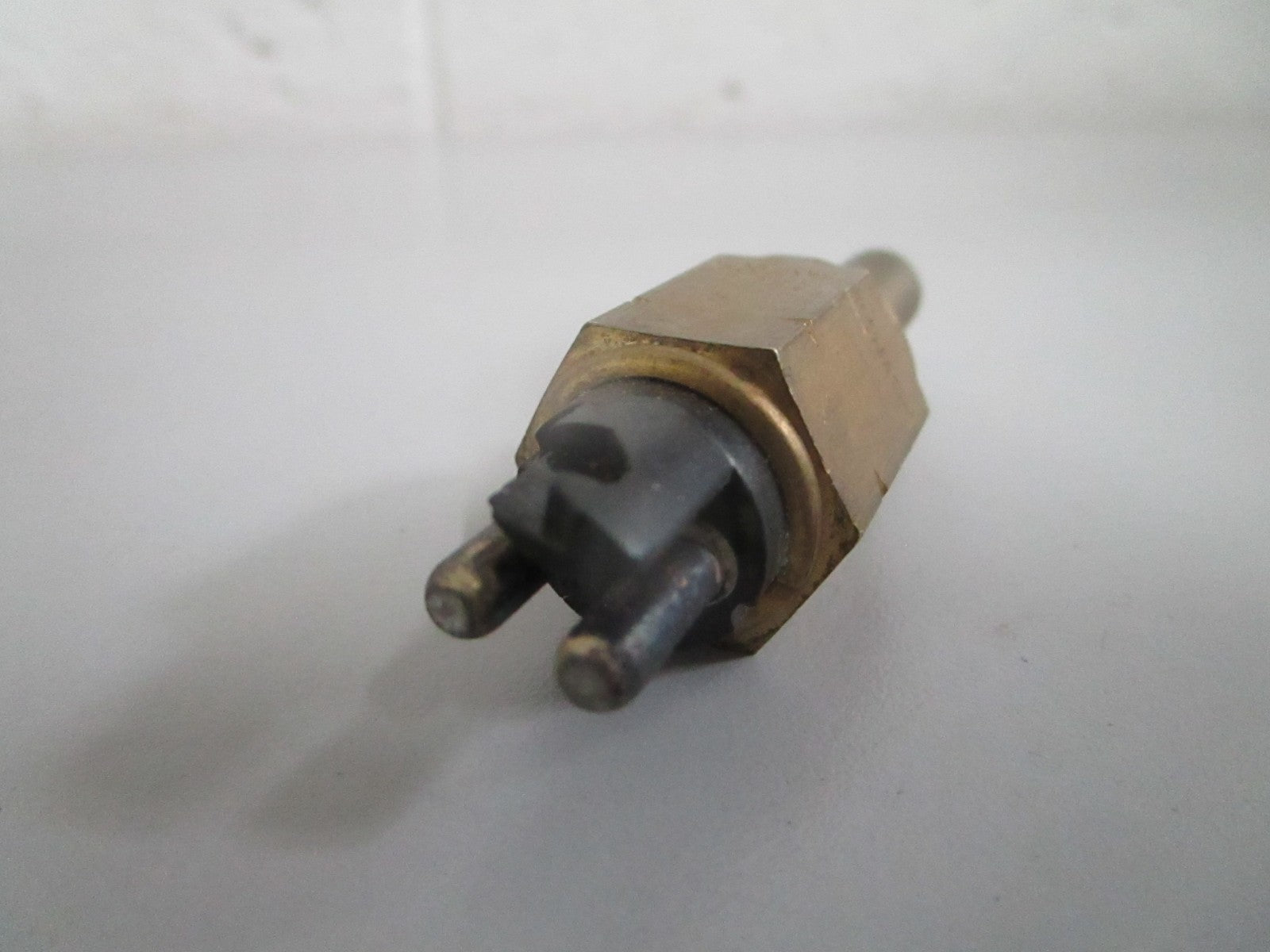 NEW OEM 0065451124 Mercedes-Benz Temperature Switch 0820