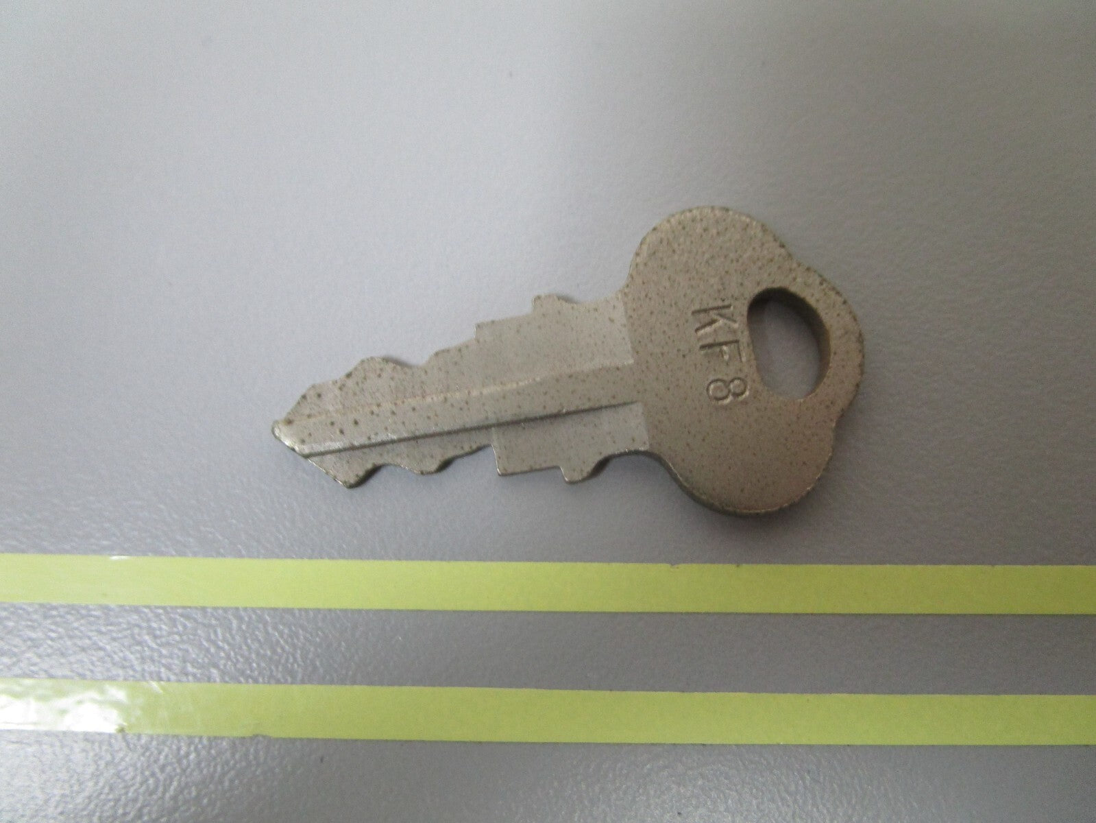 *NEW OEM* 0810 OMC Johnson Evinrude Key KF8 501523 0501523