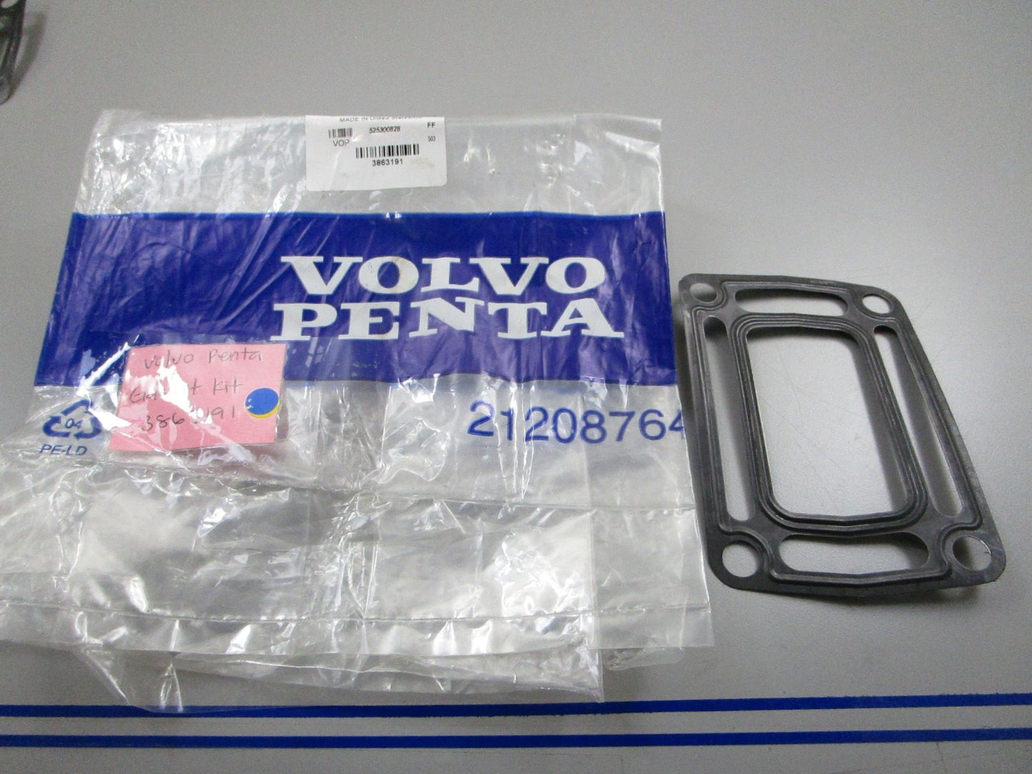 *NEW OEM* 0810 Volvo Penta Gasket Kit 3863191