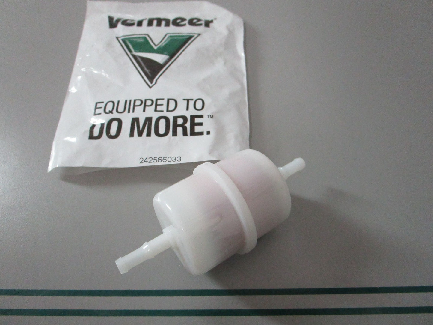 NEW OEM 242566033 Vermeer Fuel Filter 0810