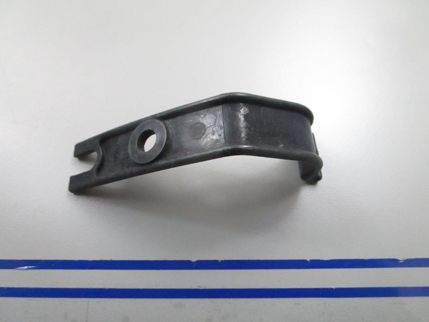 *NEW OEM* 0810 OMC Johnson Evinrude Fuel Line Retainer 329610 0329610