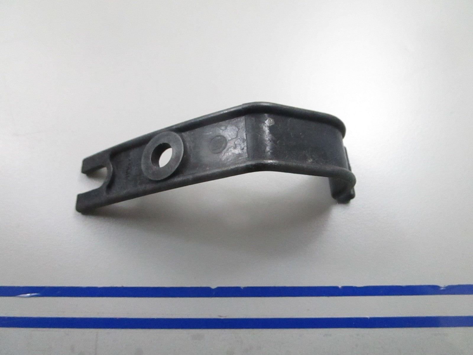 *NEW OEM* 0810 OMC Johnson Evinrude Fuel Line Retainer 329610 0329610