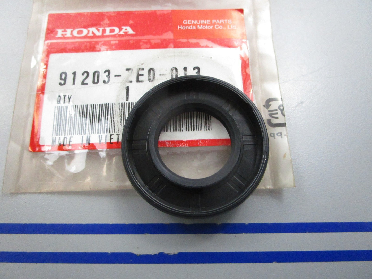 NEW OEM 91203-ZE0-013 Honda Oil Seal 0810